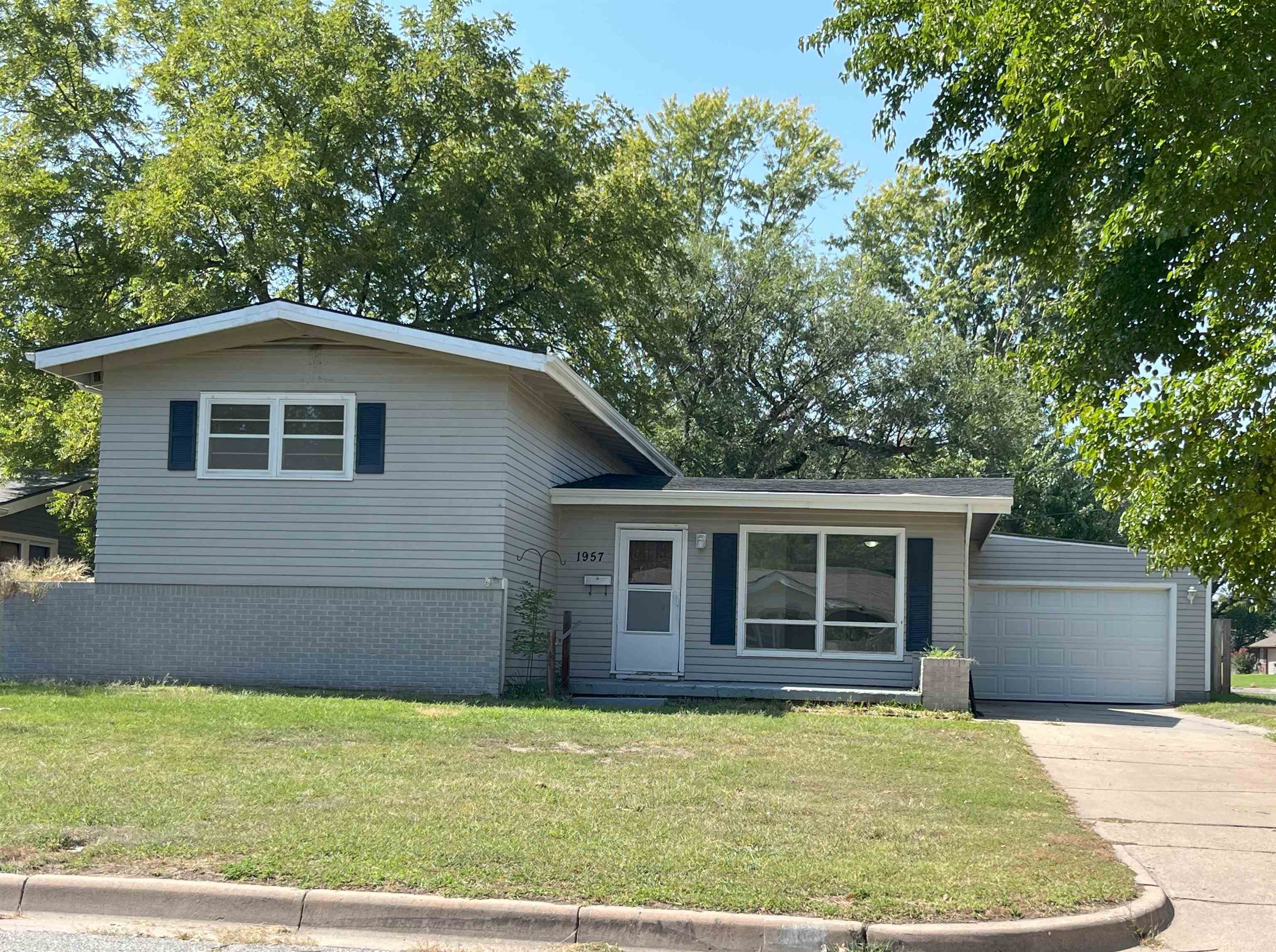 Property Photo:  1957 N High St  KS 67203 