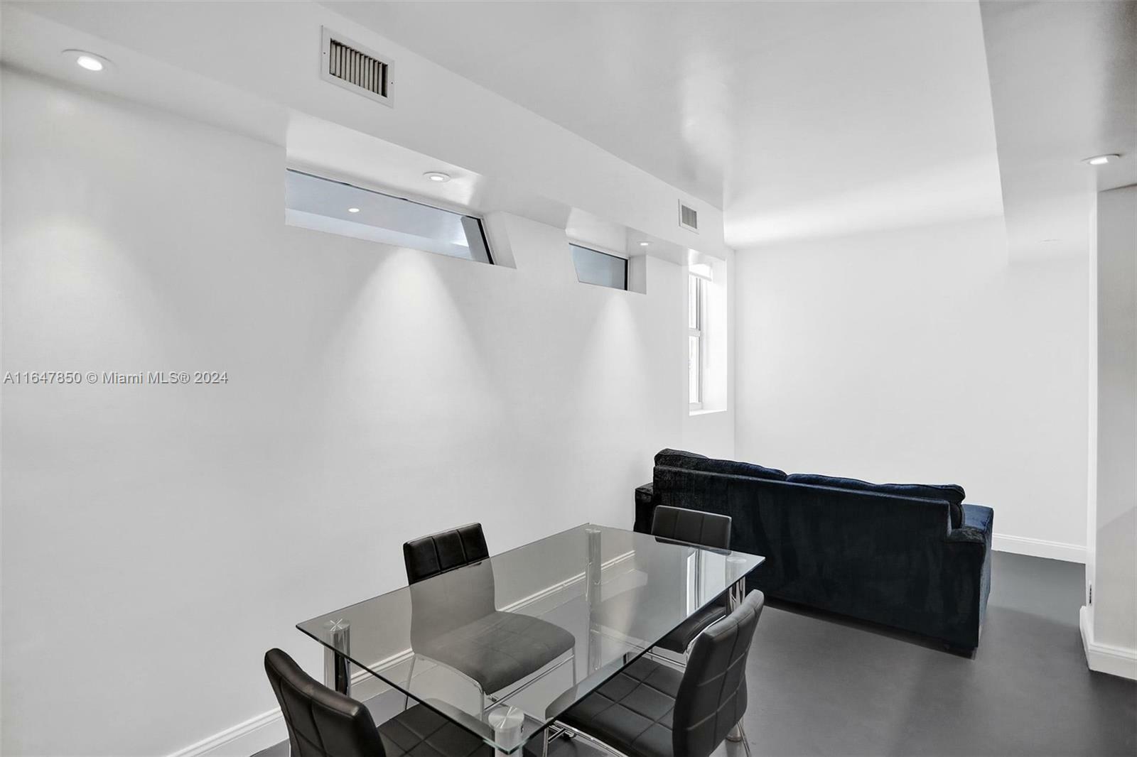 Property Photo:  111 E Flagler St 906  FL 33131 