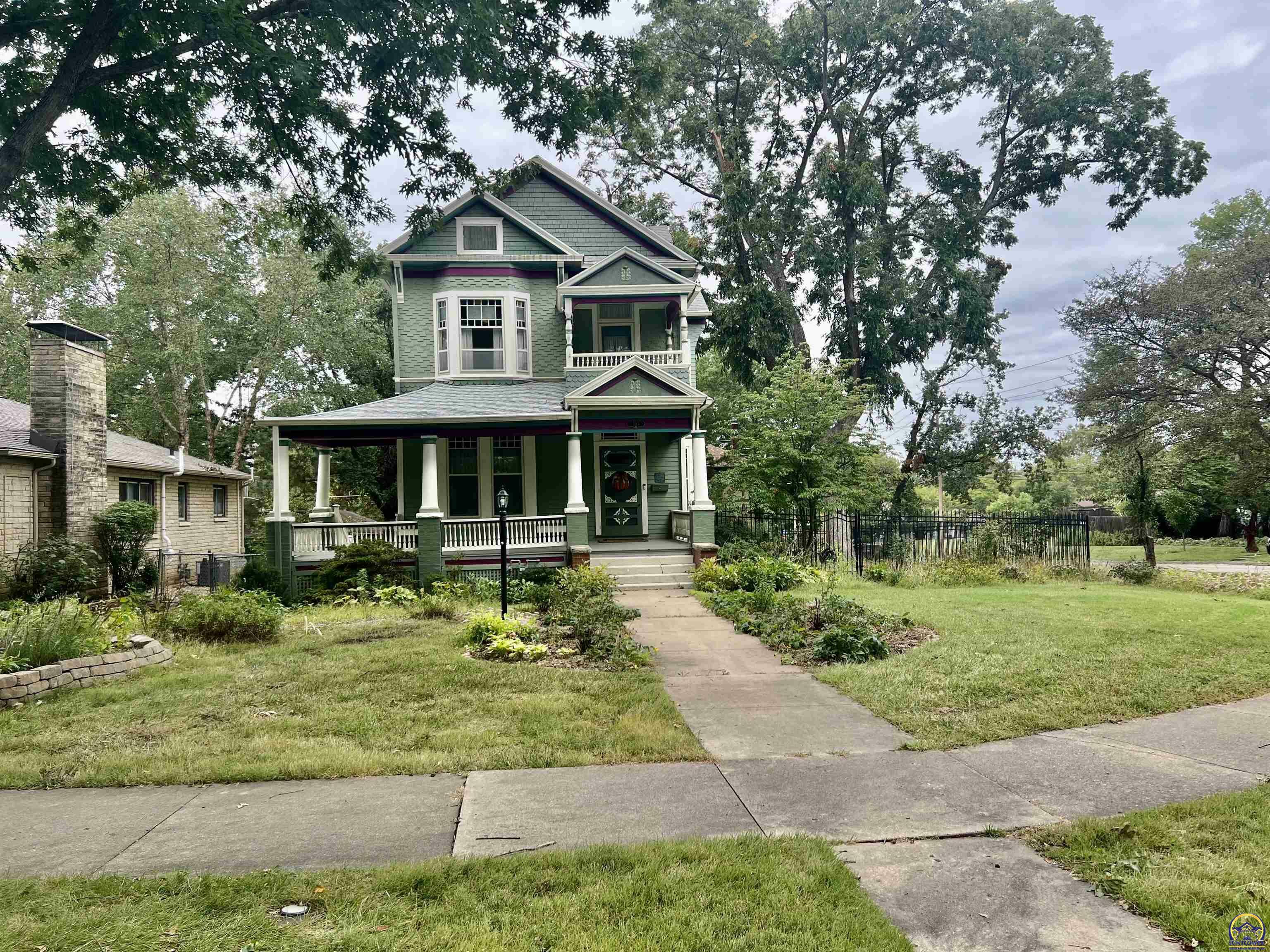 Property Photo:  303 SW Woodlawn Ave  KS 66606 