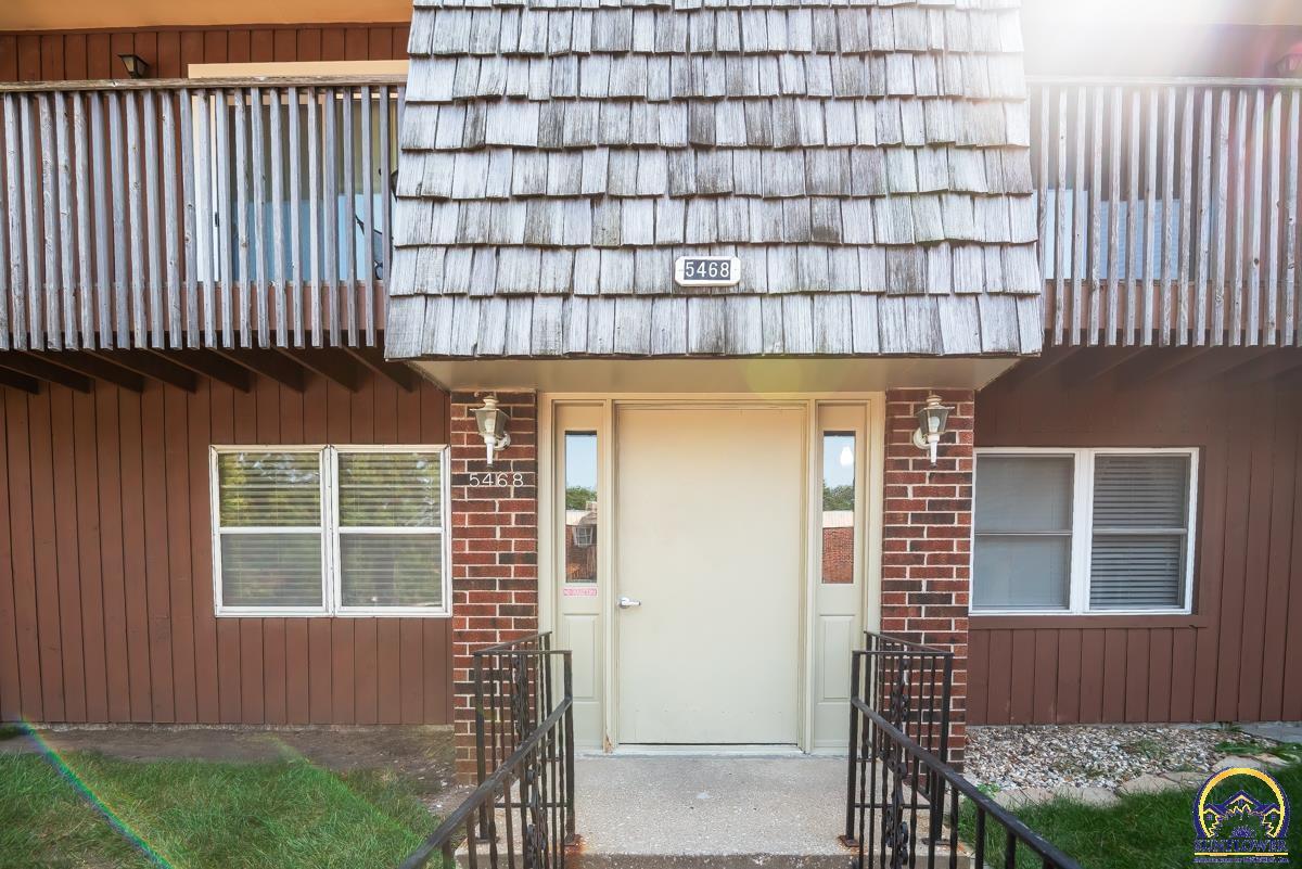 Property Photo:  5468 SW 12th Ter Apt. #4  KS 66604 