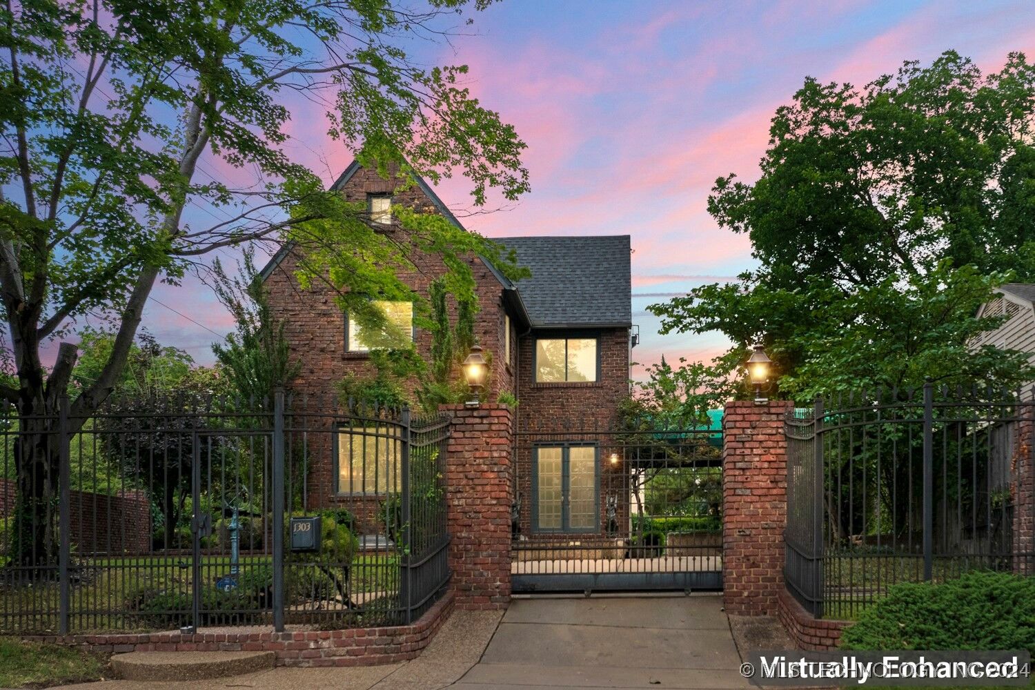 Property Photo:  1303 E 26th Place  OK 74114 