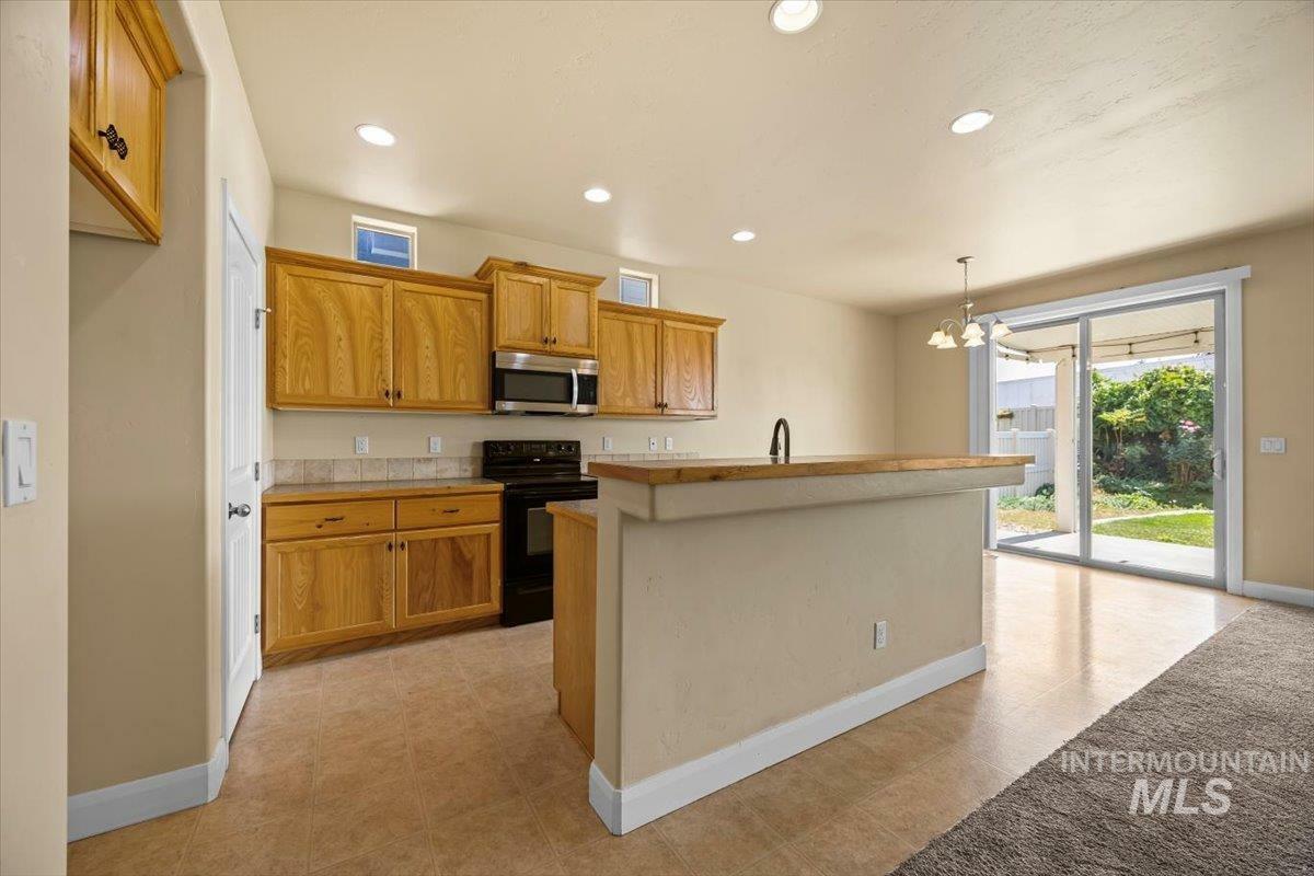 Property Photo:  723 Stallion Springs Way  ID 83644 