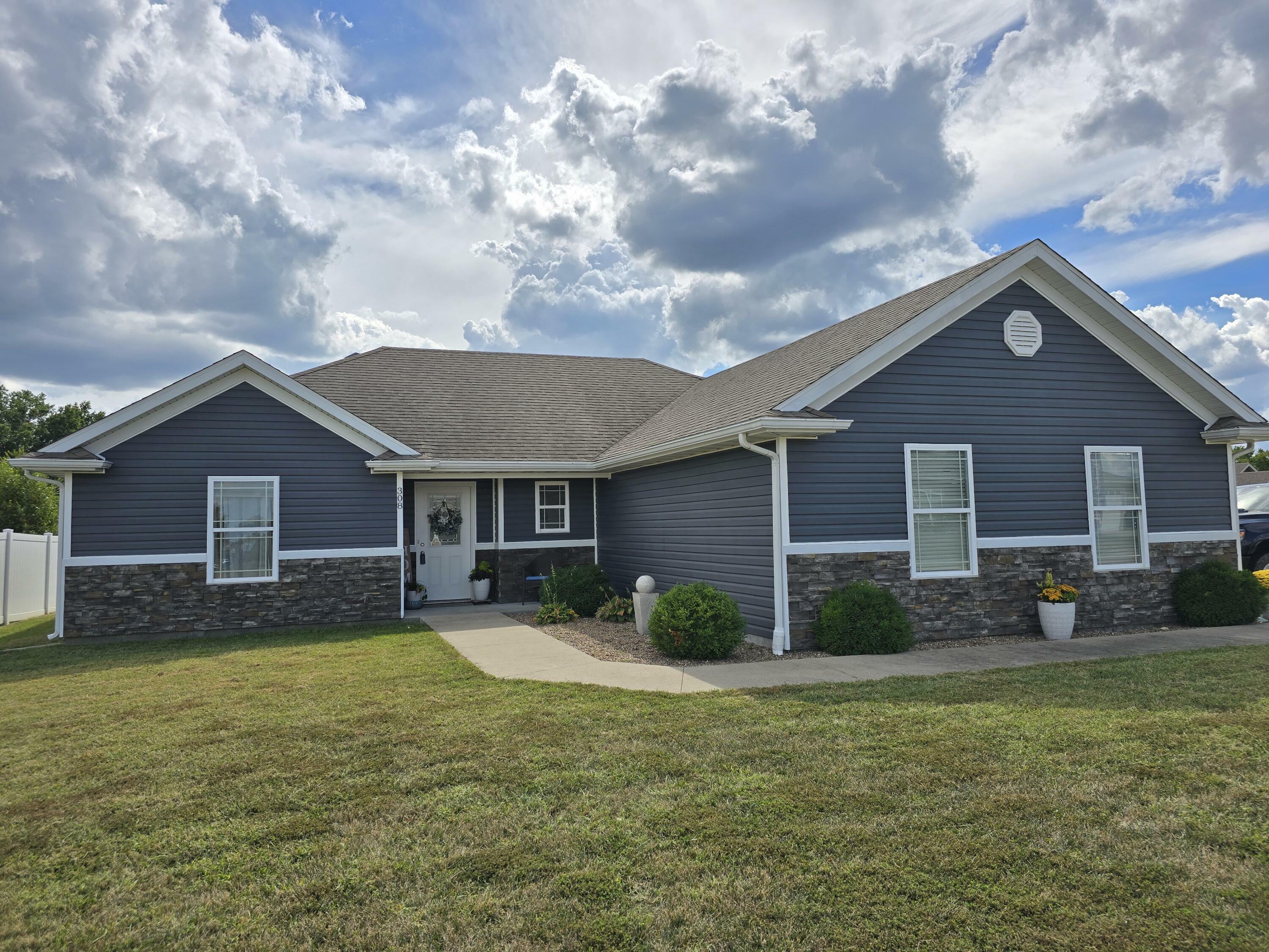 Property Photo: 308 Redwood Dr MO 65010