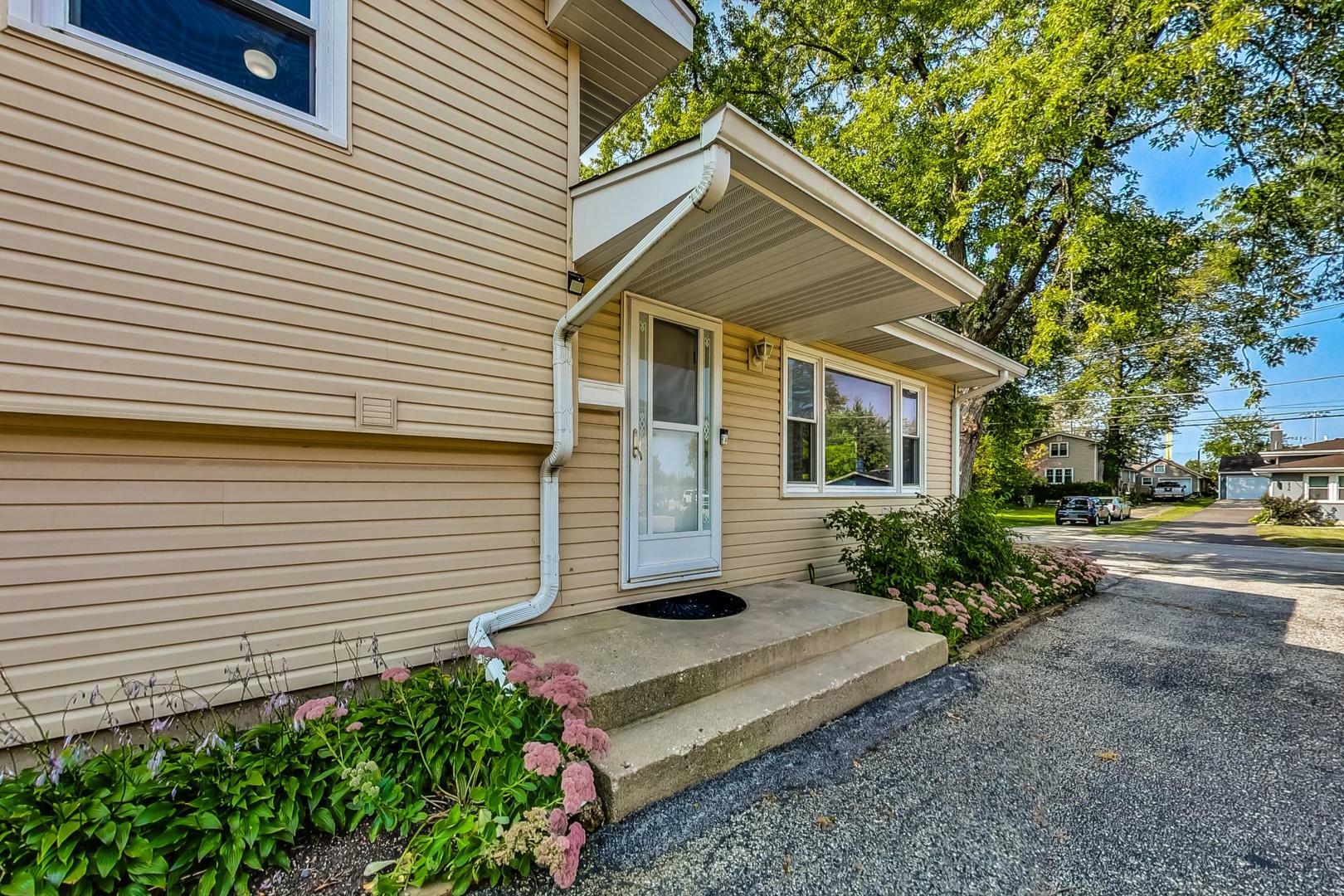 Property Photo:  233 N Hager Avenue  IL 60010 