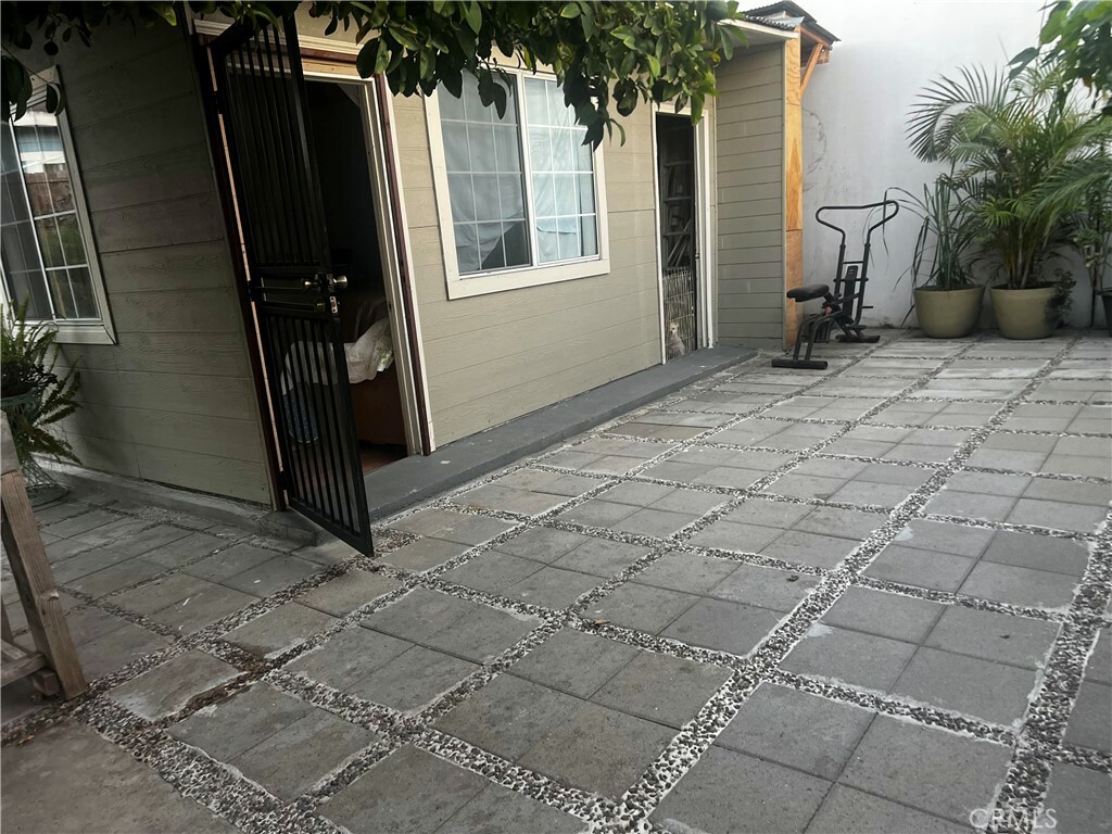 Property Photo:  416 E 31st Street  CA 90011 