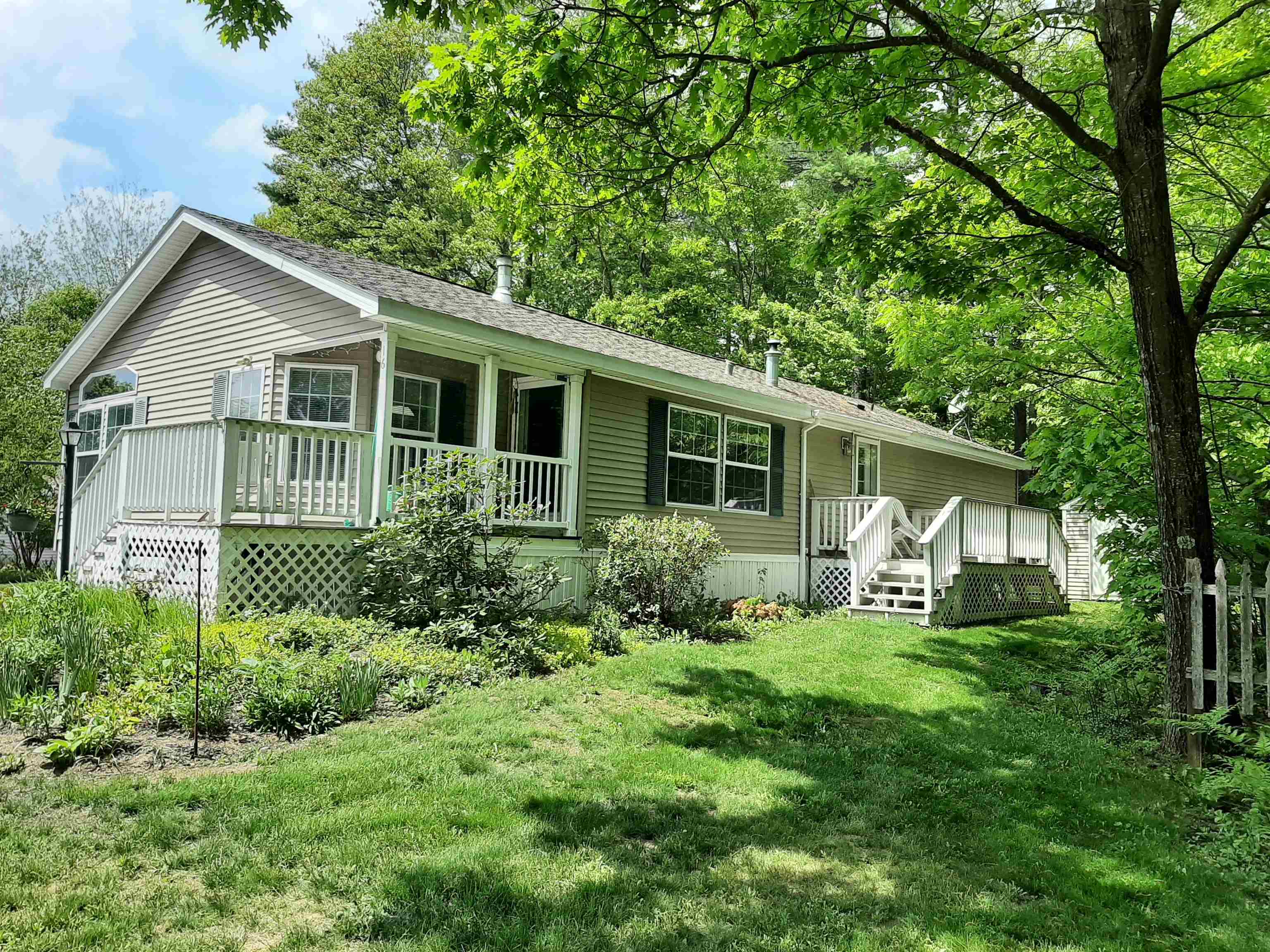 Property Photo:  16 Blue Jay Lane  NH 03813 