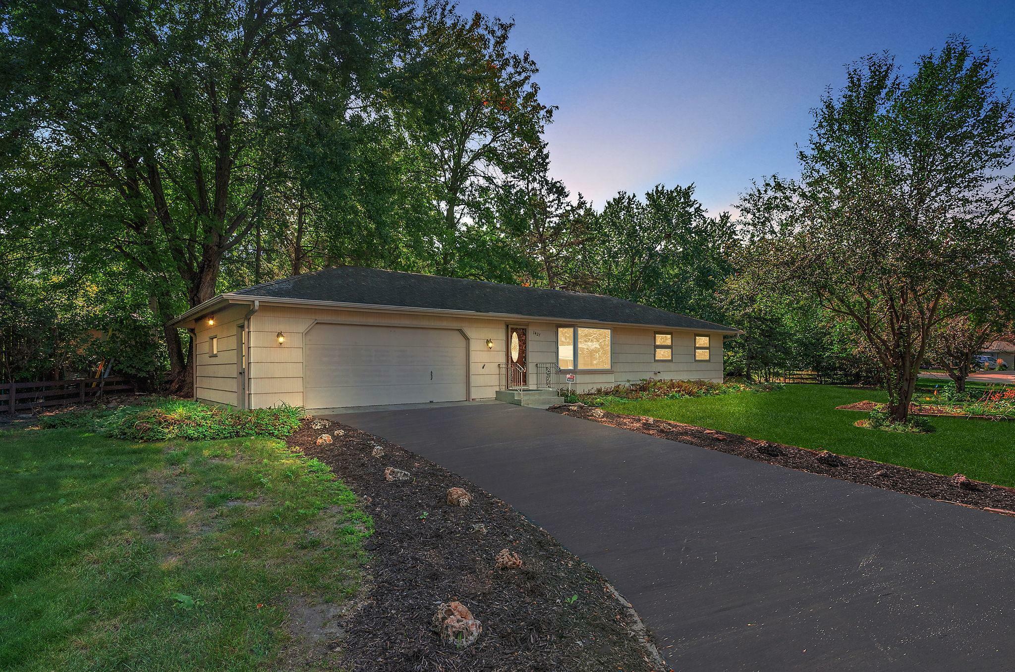 Property Photo:  1427 Circle Drive  MN 55337 