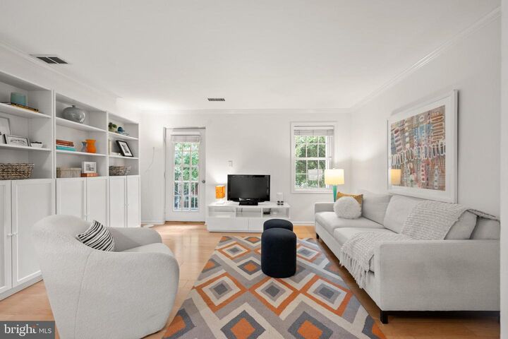 1403 E Abingdon Drive 4  Alexandria VA 22314 photo