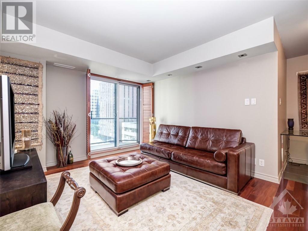 Property Photo:  445 Laurier Avenue West 705  ON K1R 0A2 