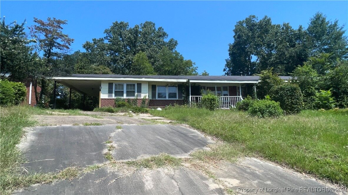 Property Photo: 6118 Louise Street NC 28304