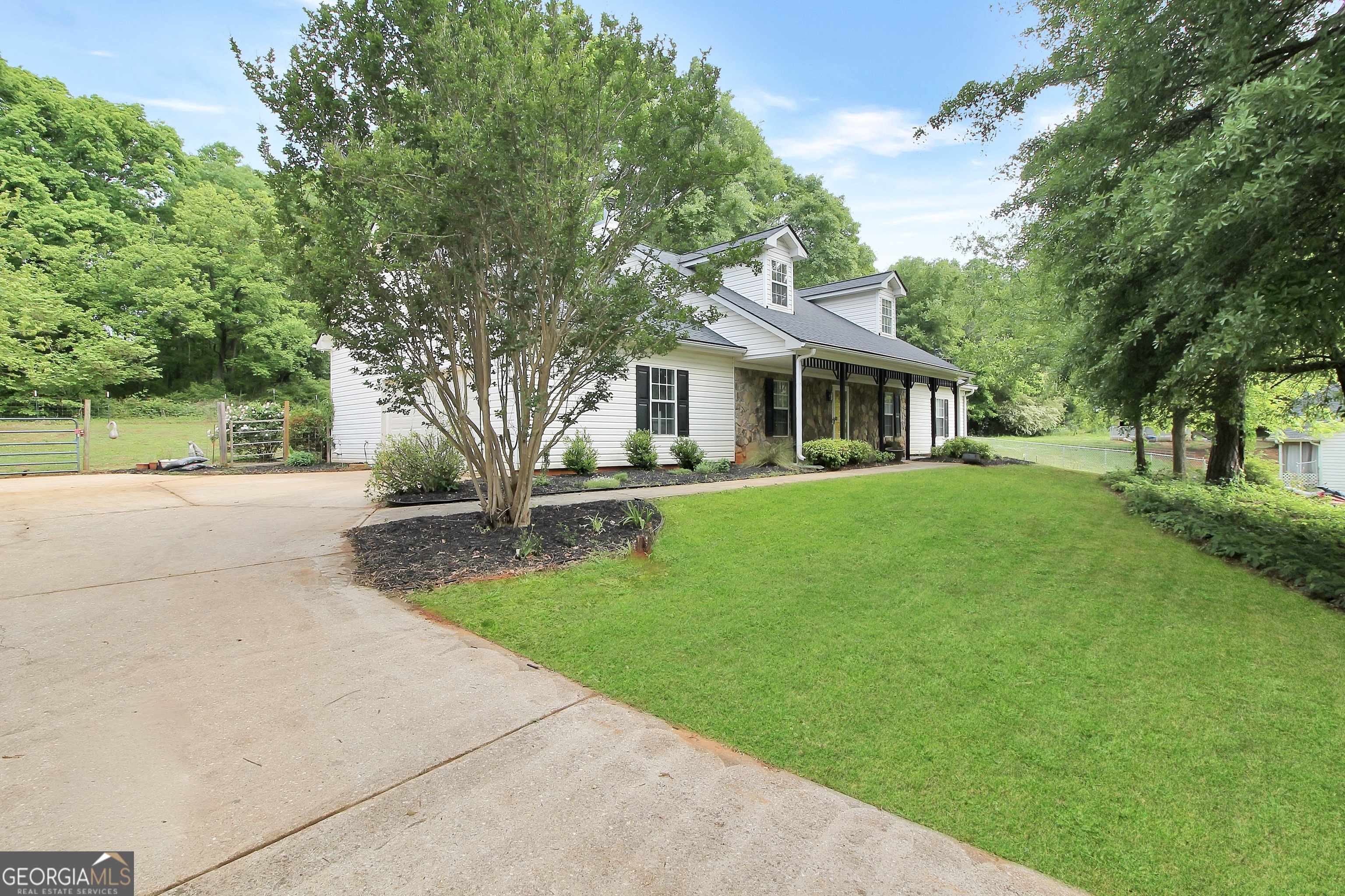 Property Photo:  306 Lyman Court  GA 30252 