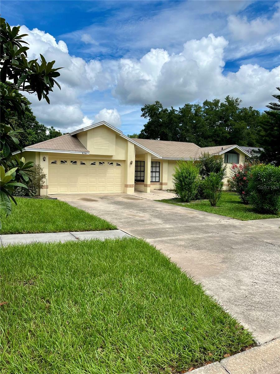 Property Photo: 836 Rosemere Circle FL 32835