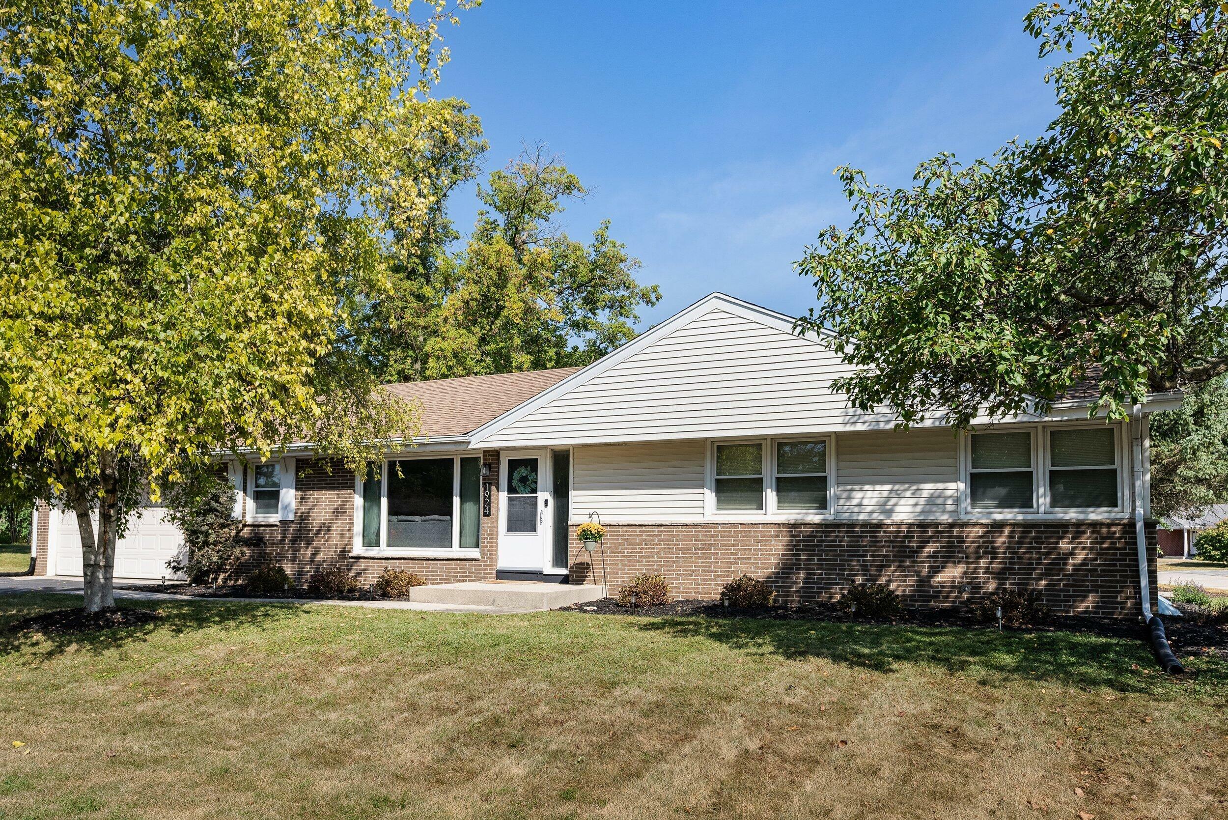 Property Photo:  1924 W Edward Ln  WI 53209 