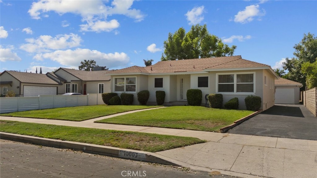 10007 Burnet Avenue  Mission Hills (San Fernando) CA 91345 photo