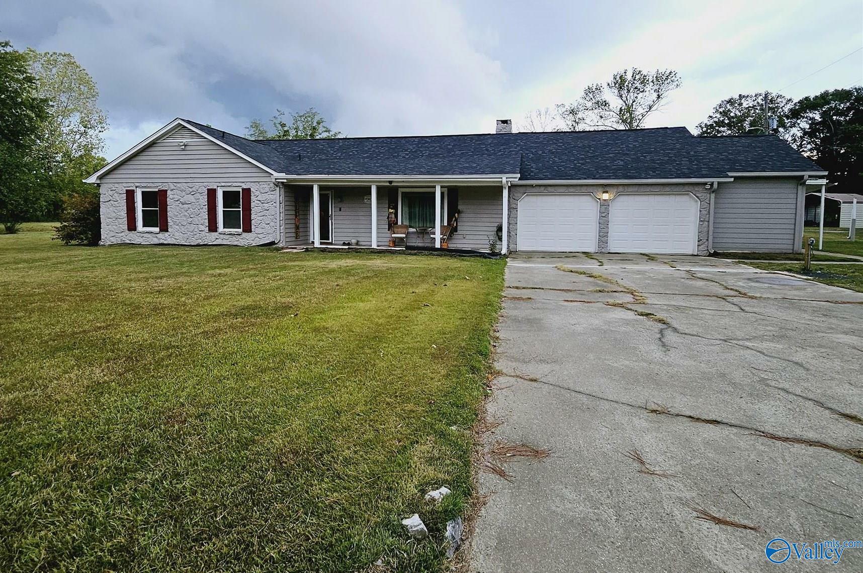 Property Photo:  19469 County Road 460  AL 35650 