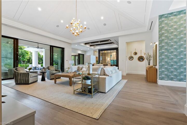 Property Photo: 515 Murex Dr FL 34102