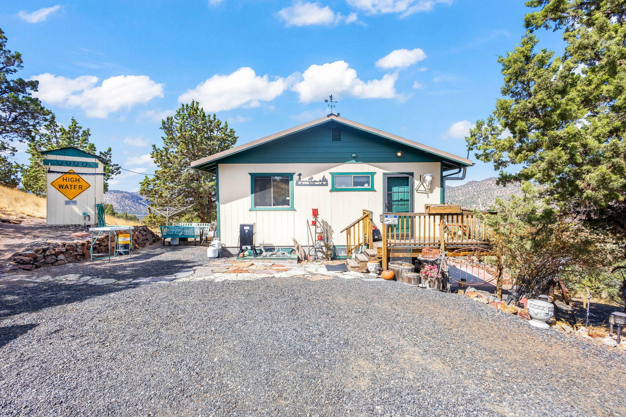 Property Photo:  20555 SE Salt Creek Road  OR 97754 