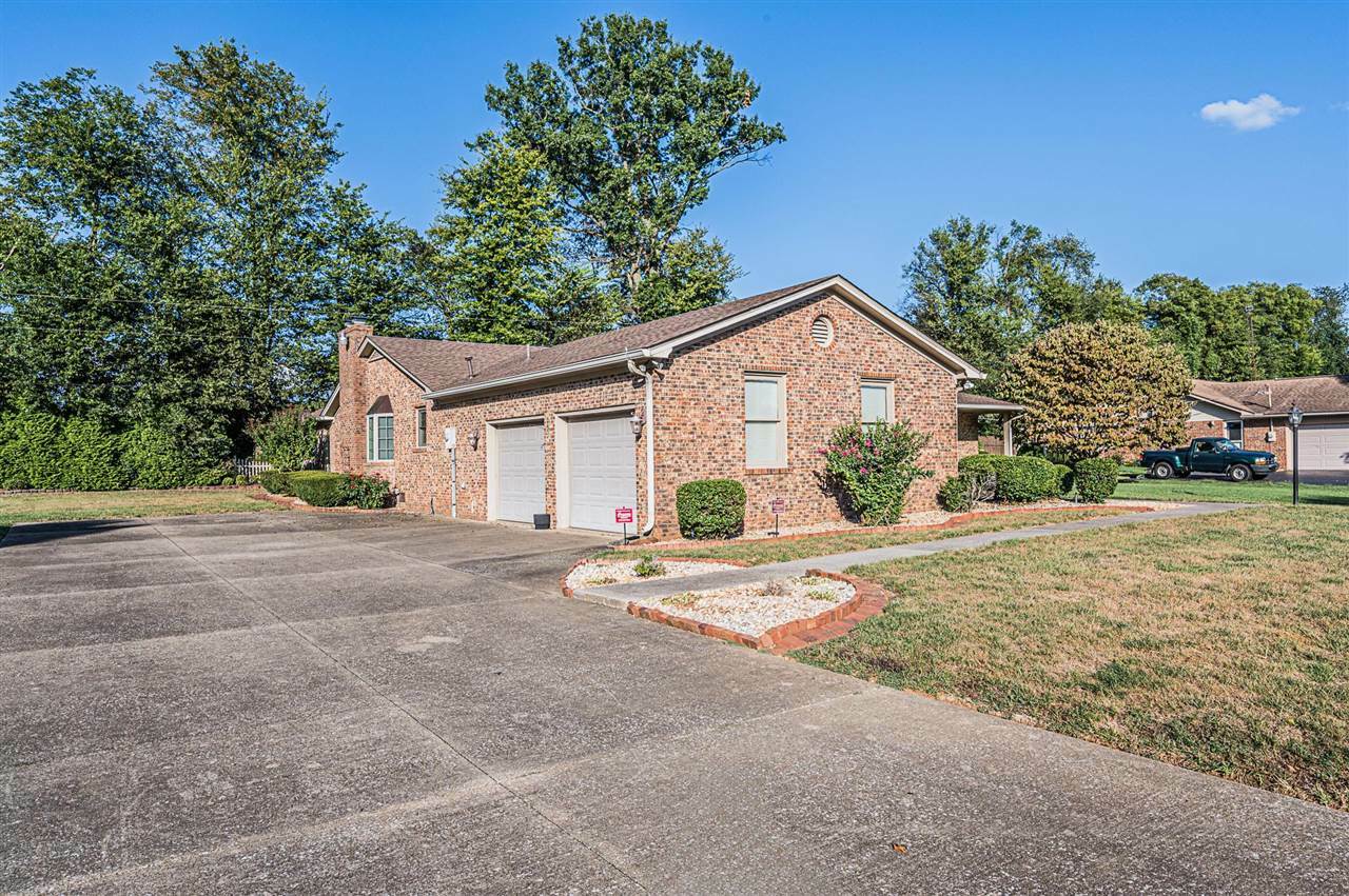 Property Photo:  350 Crestlake Way  KY 42104 