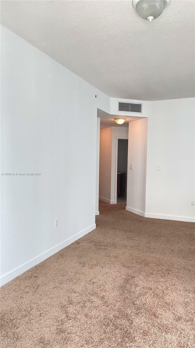 Property Photo:  1111 SW 1st Ave 1720-N  FL 33130 