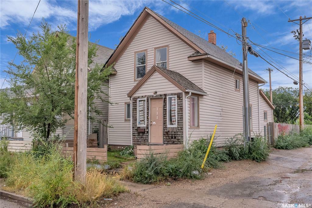 Property Photo:  111 I Avenue S  SK S7M 1X7 