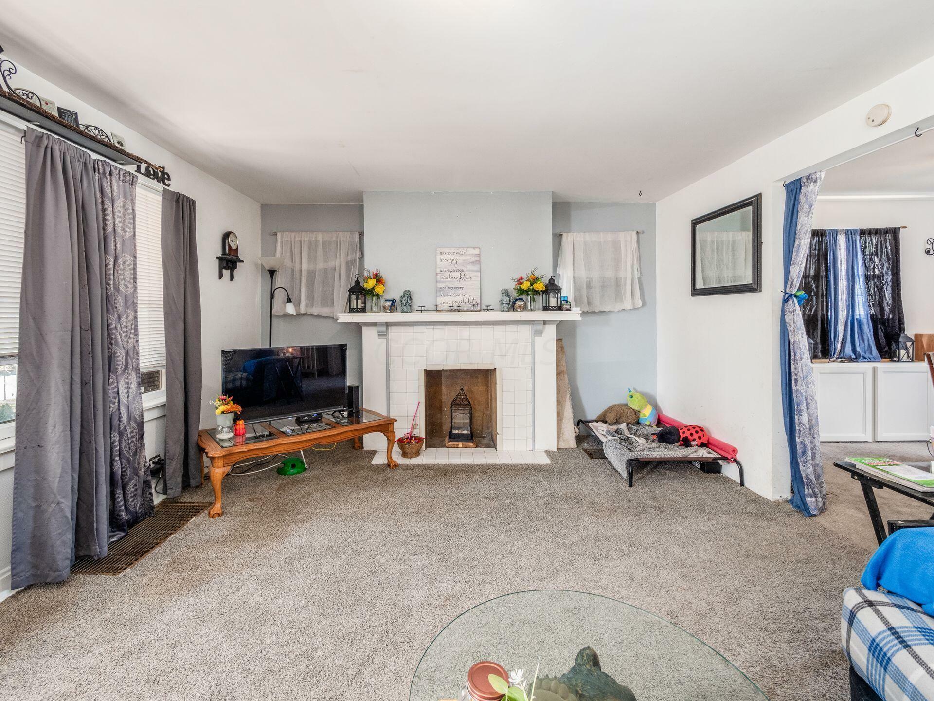 Property Photo:  2606 Eakin Road  OH 43204 