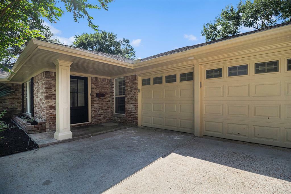 Property Photo:  4839 McDermed Drive  TX 77035 