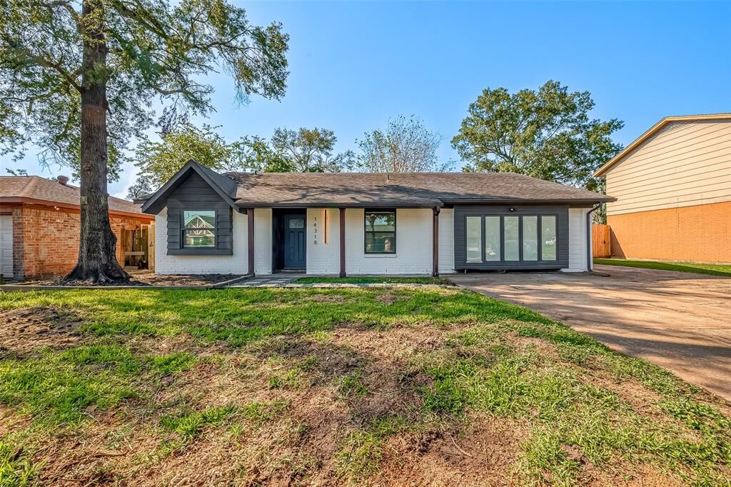Property Photo:  14318 Hollypark Drive  TX 77015 