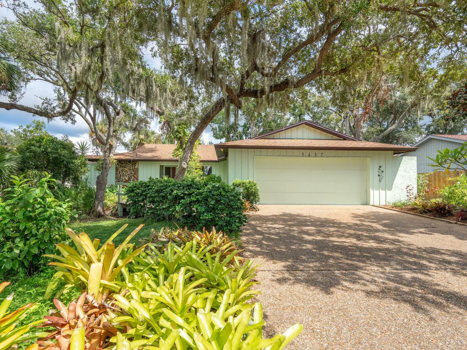 Property Photo:  5437 Creeping Hammock Drive  FL 34231 