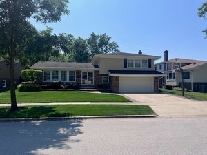 Property Photo:  807 E Crabtree Drive  IL 60004 