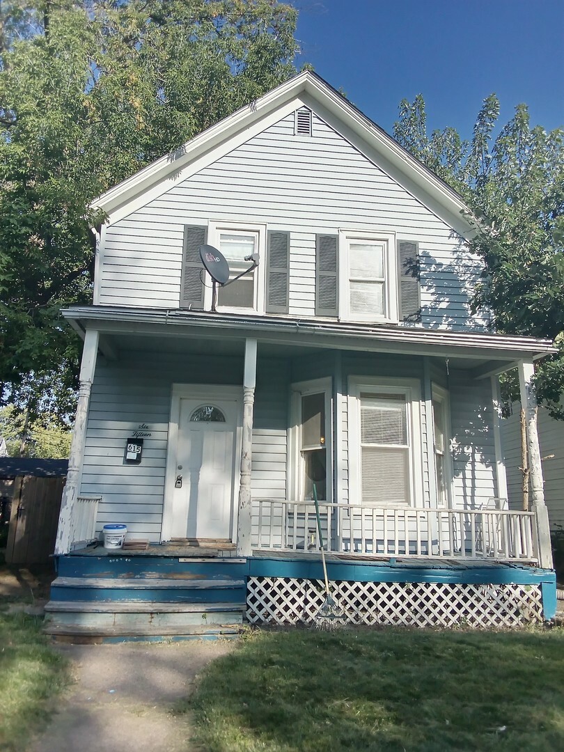 Property Photo:  615 Chestnut Street  IL 60085 