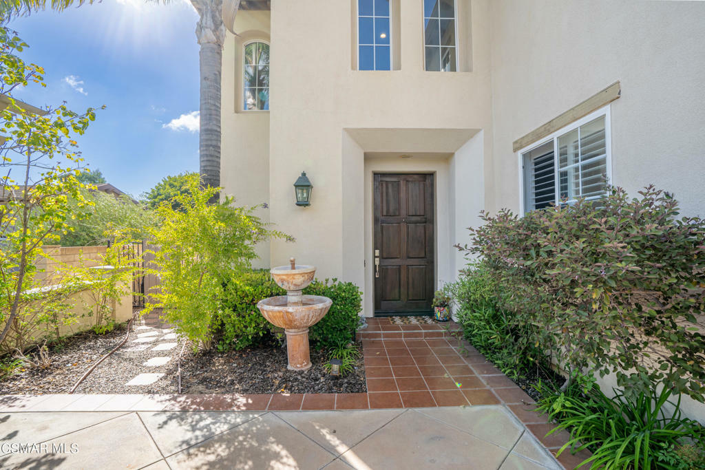 Property Photo:  999 Via Baron  CA 91320 