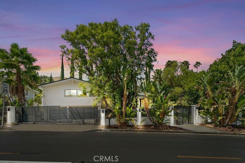 Property Photo:  5265 Del Moreno Drive  CA 91364 