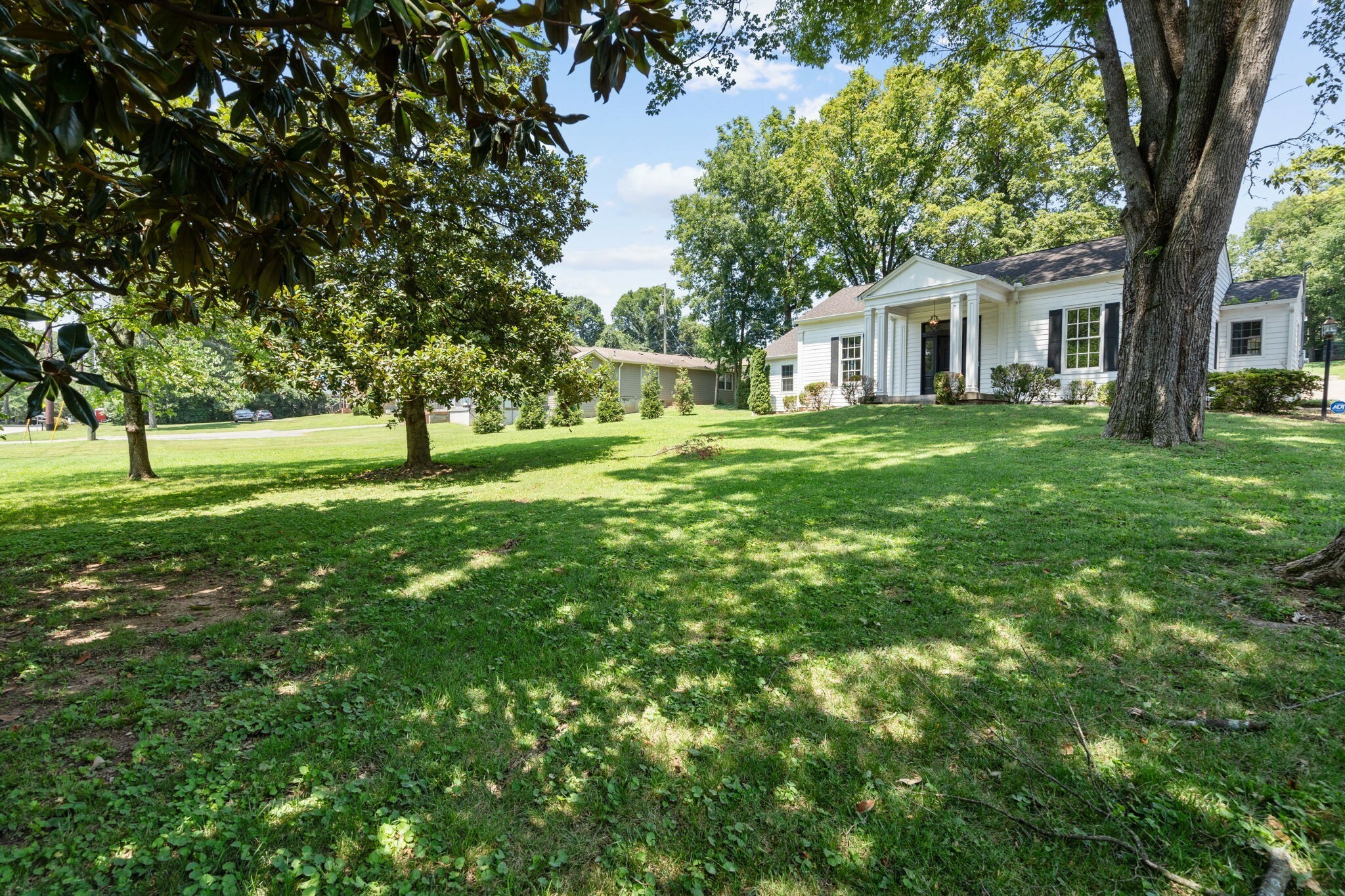 Property Photo:  2126 Sharondale Dr  TN 37215 