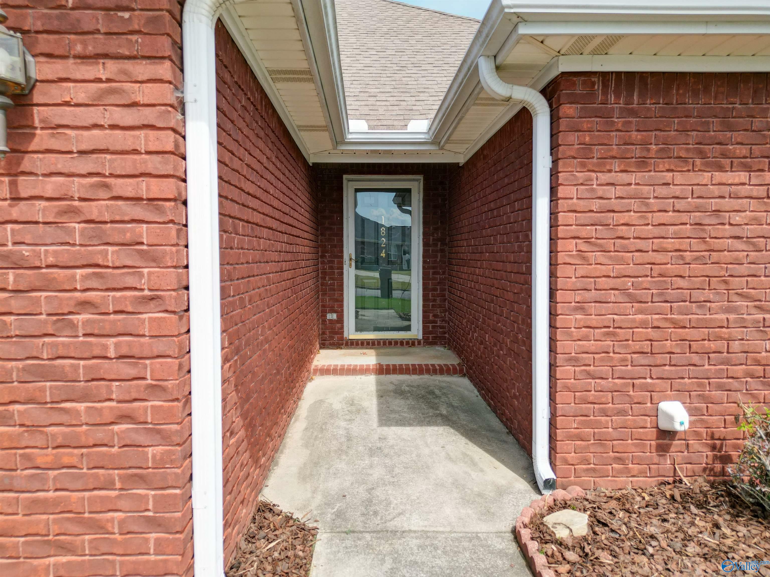 Property Photo:  1824 Scobee Avenue  AL 35603 