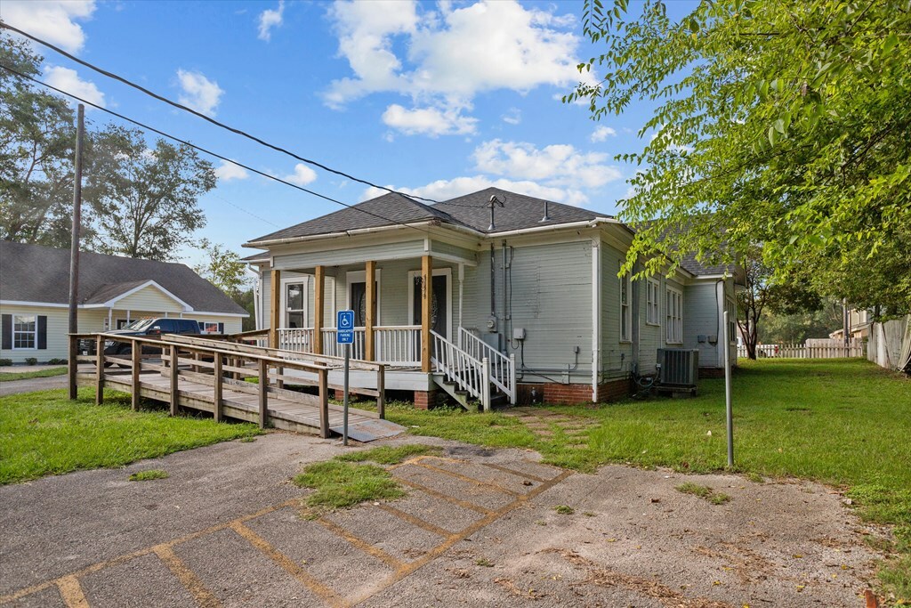 Property Photo:  135 East Denman Ave  TX 75901 