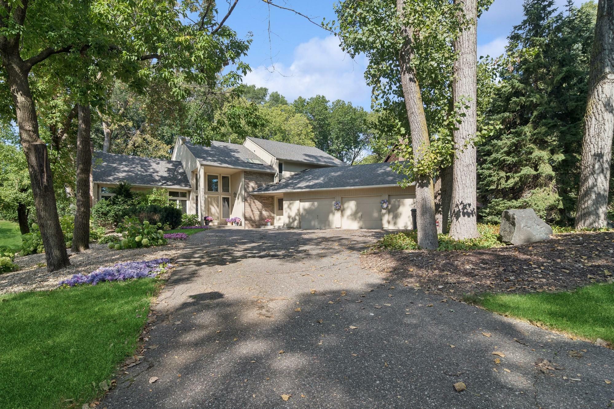 7728 Shaughnessy Road  Edina MN 55439 photo