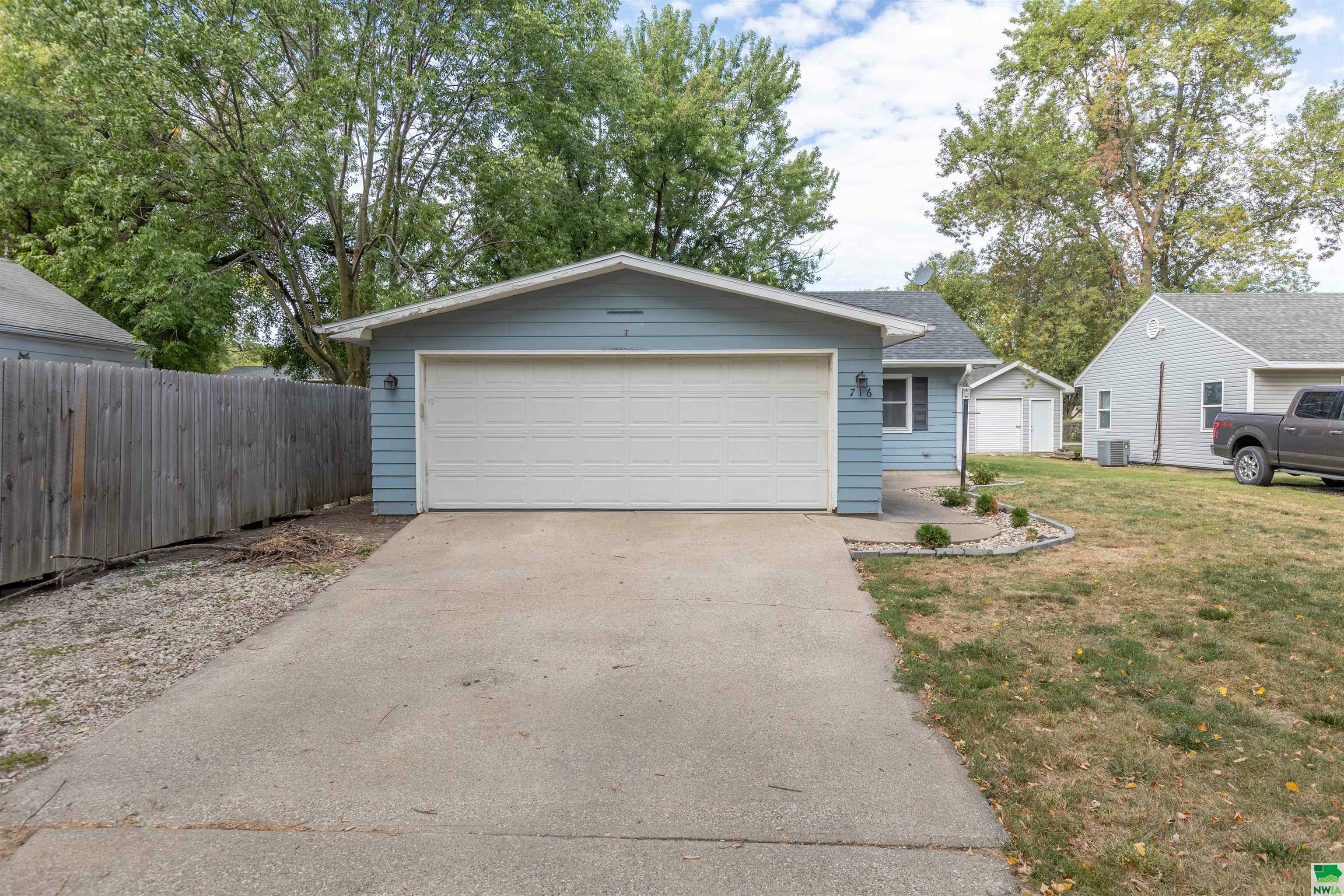 Property Photo: 716 14th St IA 51040