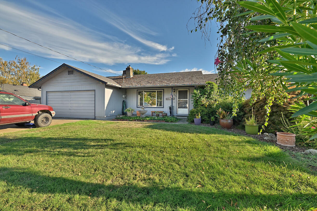 Property Photo:  1221 Adele Drive  OR 97526 