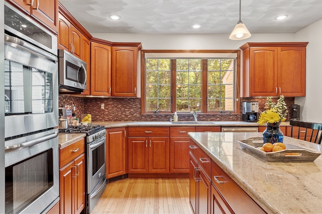 Property Photo:  16 Wethersfield Drive  MA 01810 