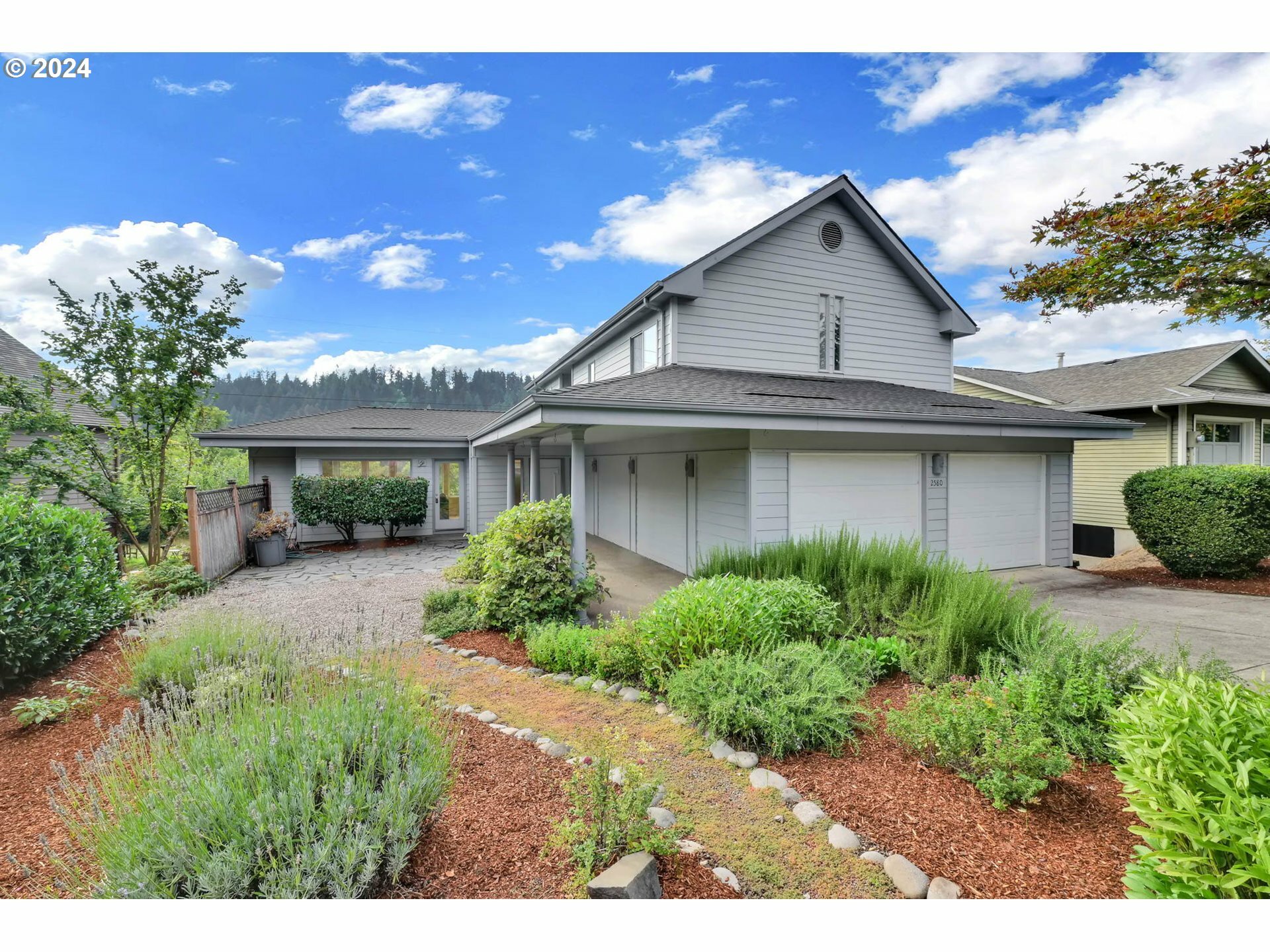 2580 Moon Mountain Dr  Eugene OR 97403 photo