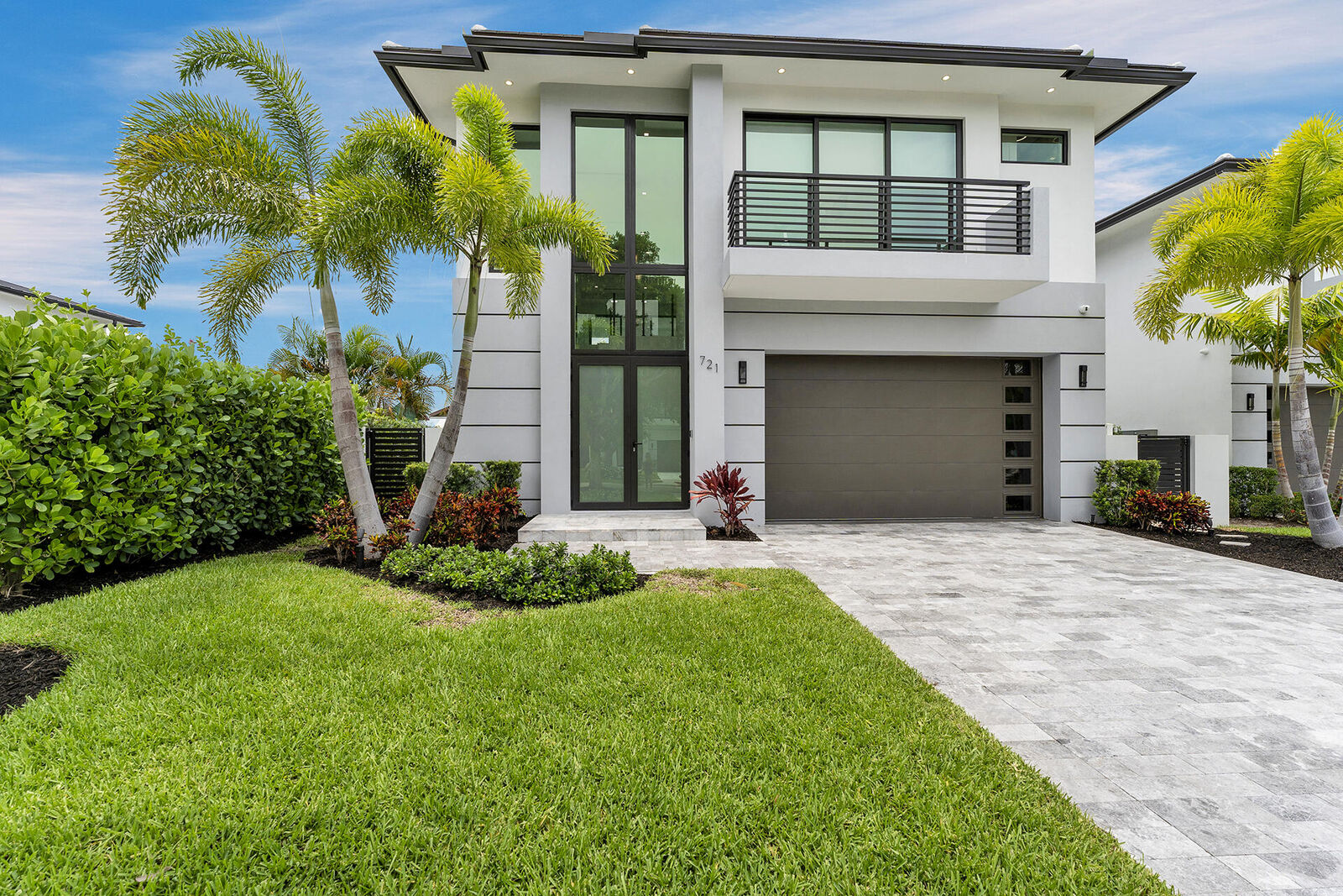 Property Photo:  721 S Lake Avenue  FL 33483 