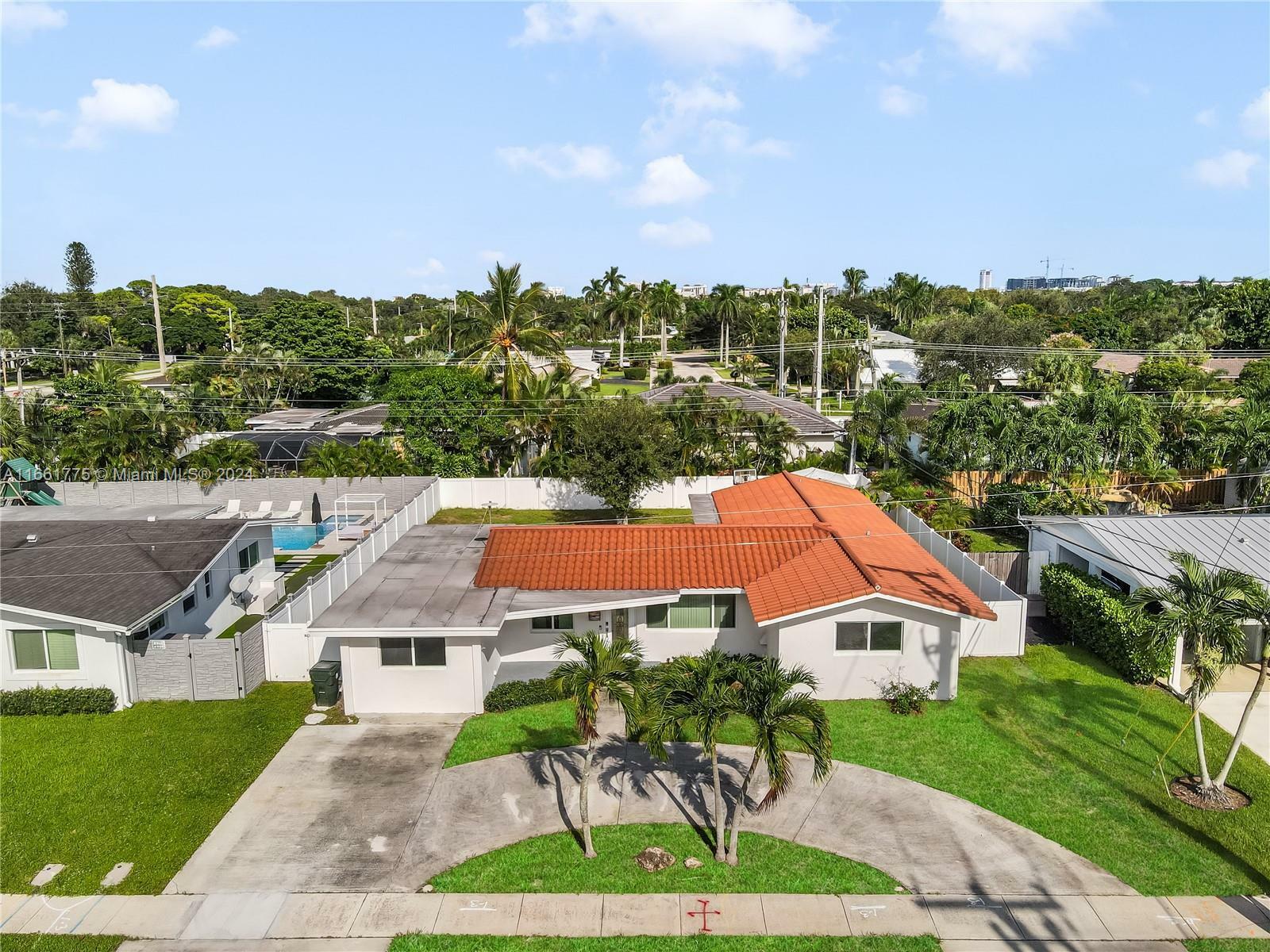 Property Photo:  28 SW 9th Ave  FL 33486 