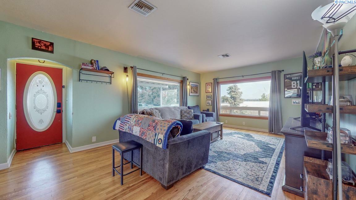 Property Photo:  1204 N Morain Loop  WA 99336 