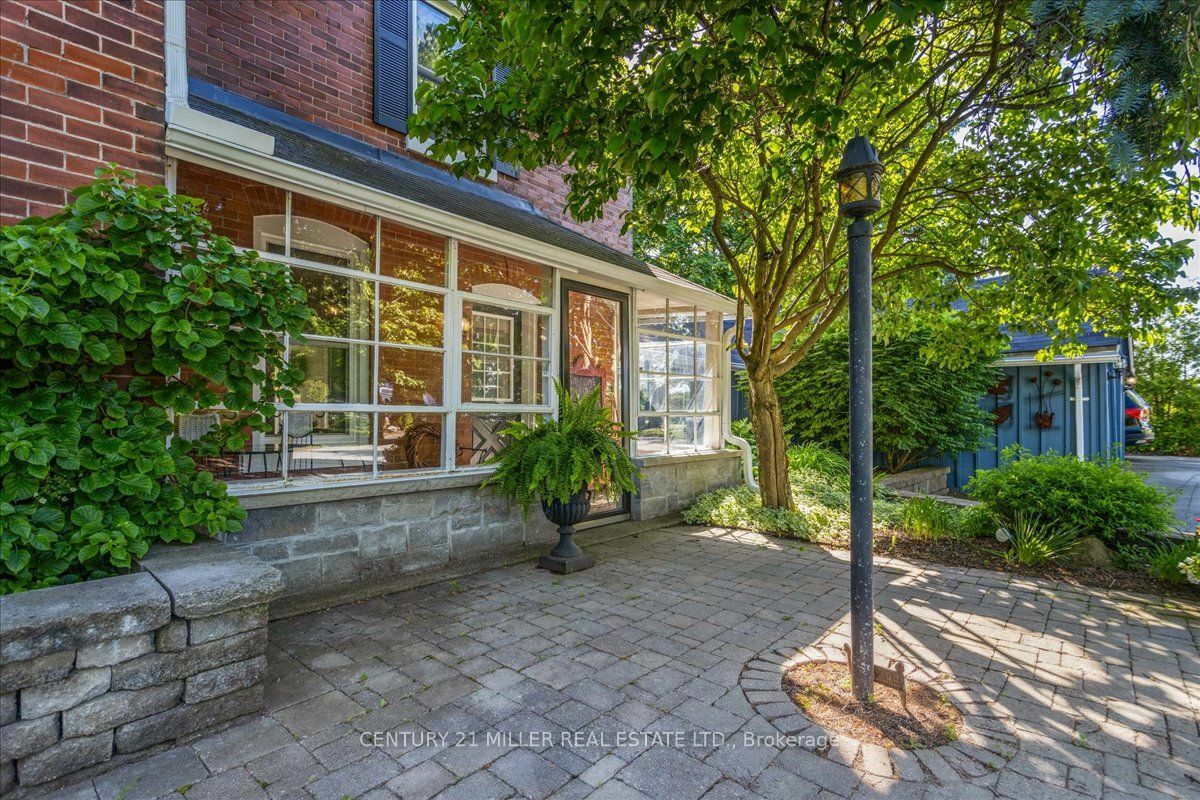 Property Photo: 585 Dundas St E ON L8B 0G7