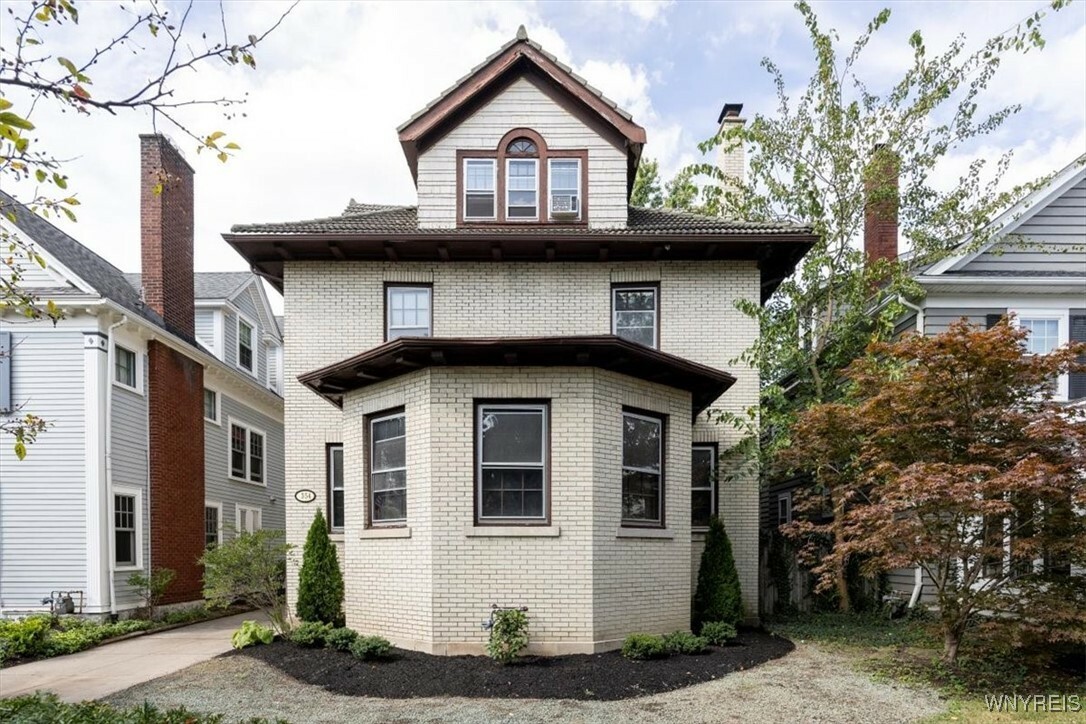 Property Photo:  354 Starin Avenue  NY 14216 