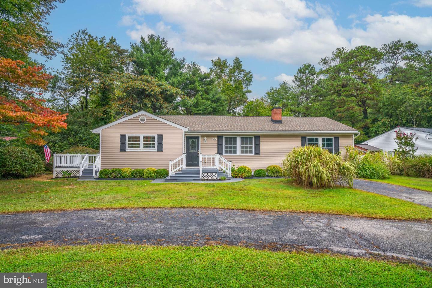 Property Photo:  406 Lake Drive  MD 20657 