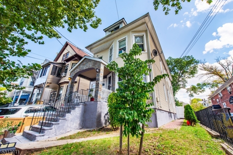 Property Photo:  571 Walnut St  NJ 07201 