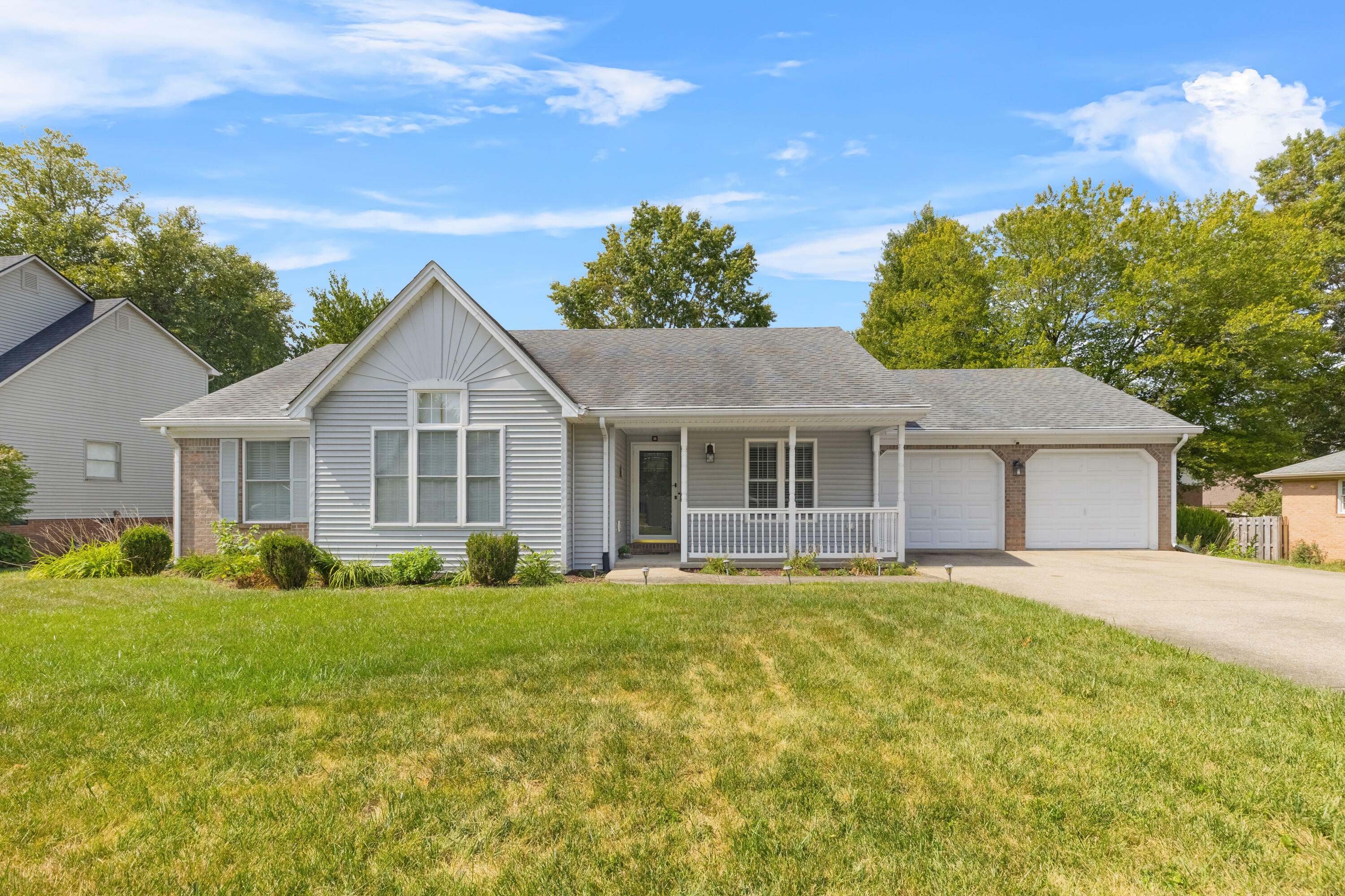 Property Photo: 2015 Silver Lake Boulevard KY 40601