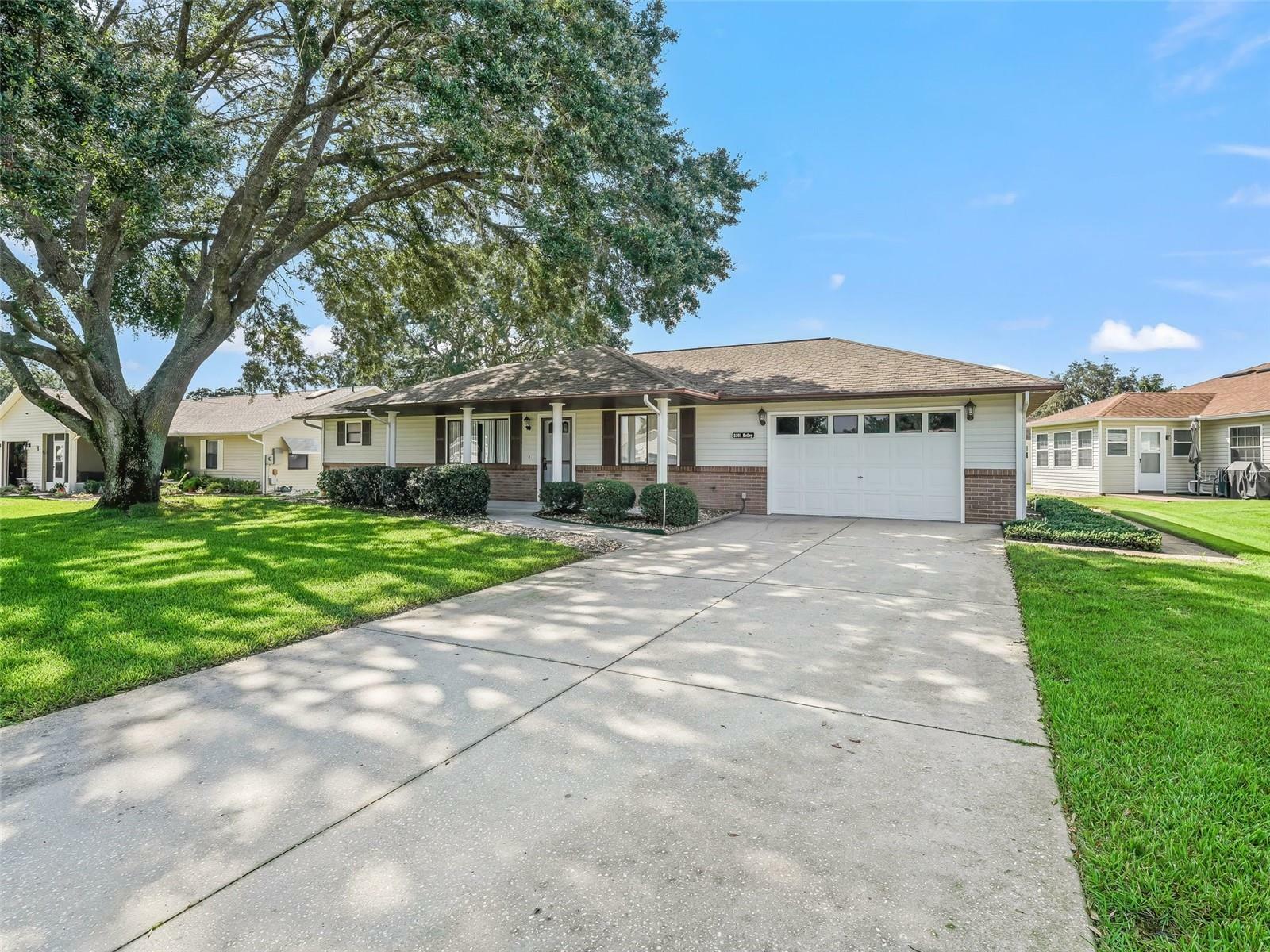 Property Photo:  2301 Bonnie View Court  FL 34788 