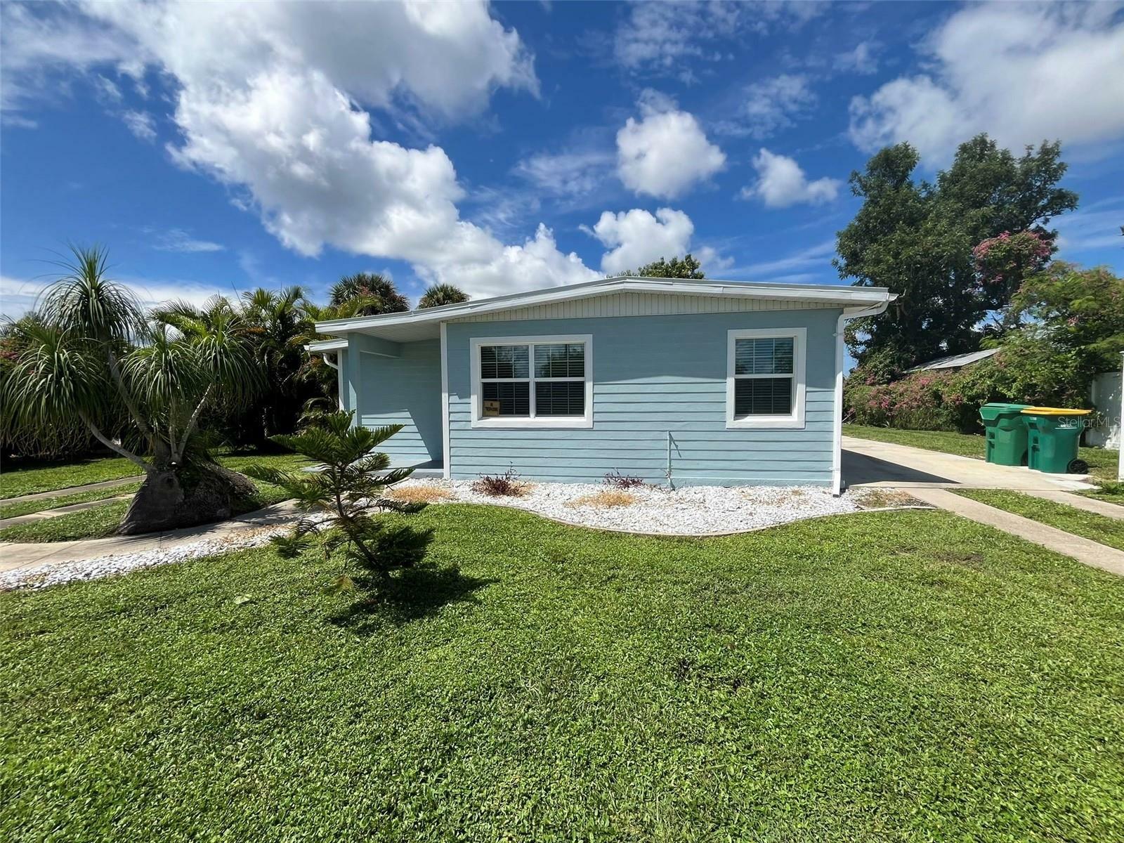 Property Photo:  530 Palmetto Drive NE  FL 33952 